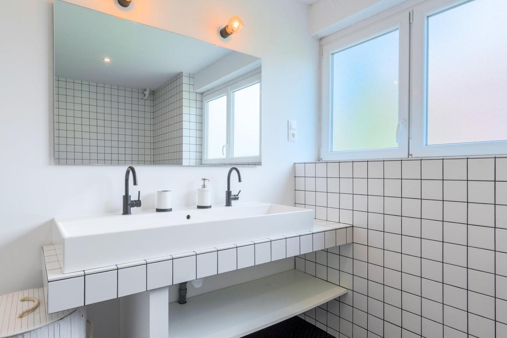 Large 130 M² 4-bedroom Appartement