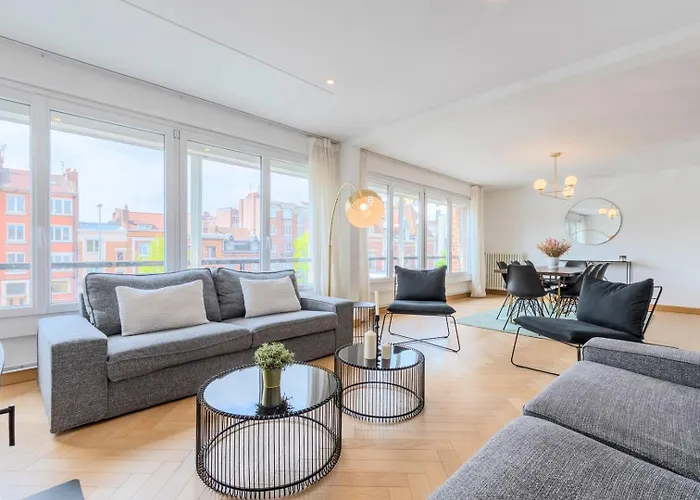 Large 130 M² 4-Bedroom Apartment