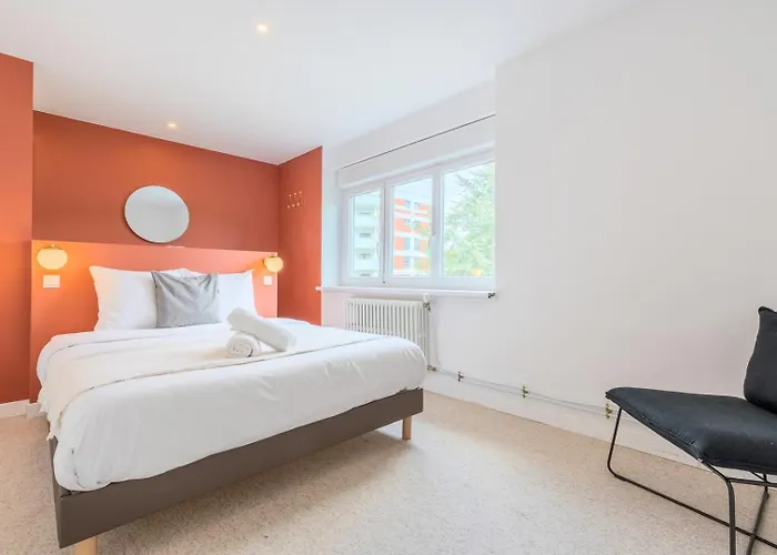 Large 130 M² 4-Bedroom Apartment