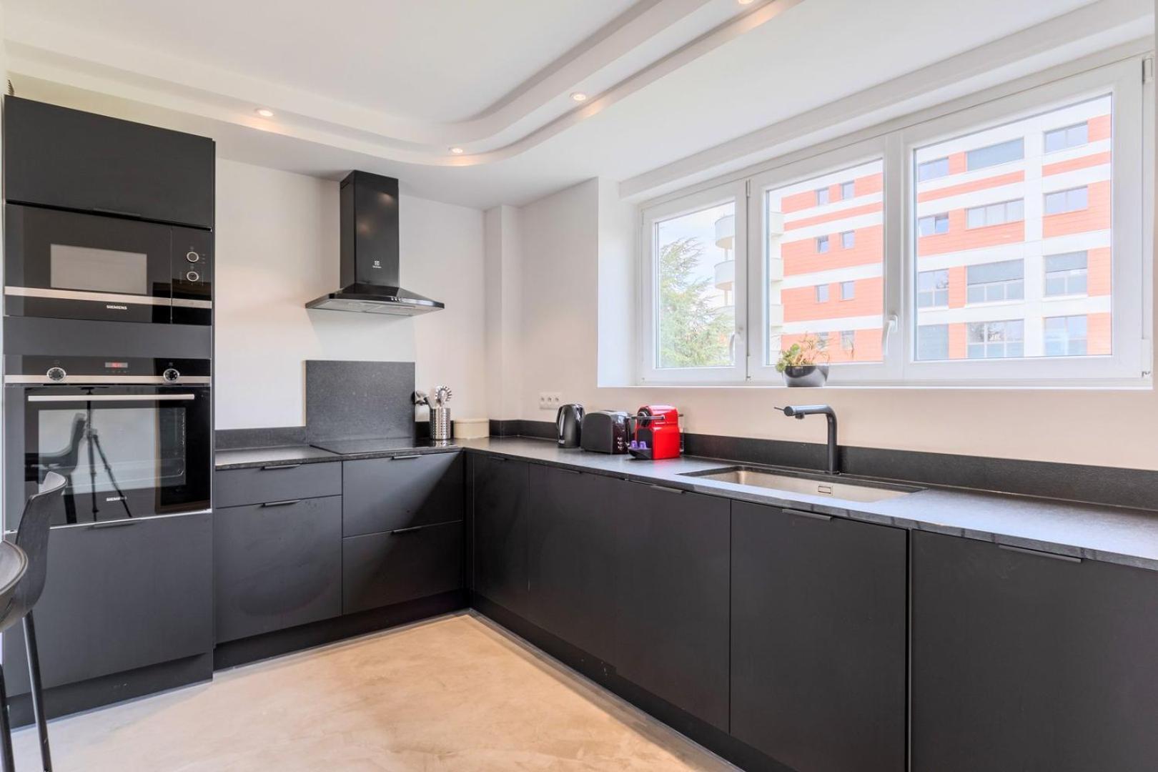 Large 130 M² 4-bedroom Apartamento Lille